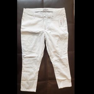 Just Fab White Capri Pants Size 34